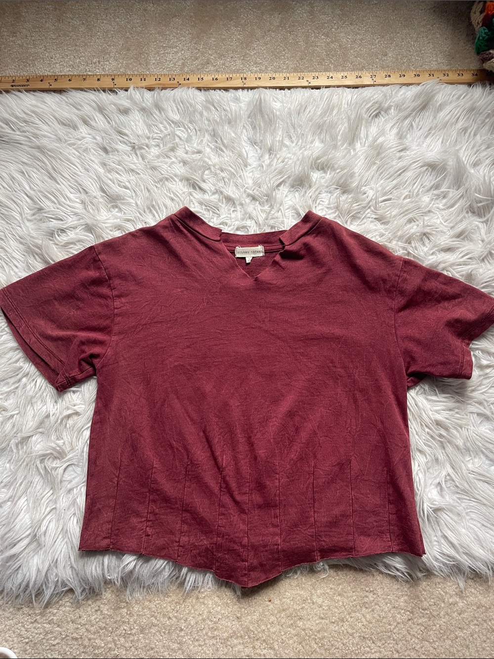 Gilded Intent Short-Sleeve Tee in Burgundy